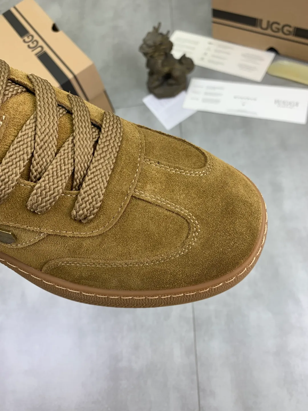 Men's shoes 💰P520 New arrival 🆕🆕🆕 26 new IUGGI men's moral training shoes Winter lace-up low-cut casual men's shoes Outer layer of cowhide, rubber outsole, lining with wool, comfortable and breathable💯 Versatile winter essentials👌 Transform your feet into the brightest "boy"❗️ Size: 39-44 Three colors